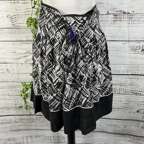 Talbots Skirt 6 Petite Black White Silk Pleated Knee Modest Career Wedding Slim - Picture 9 of 10